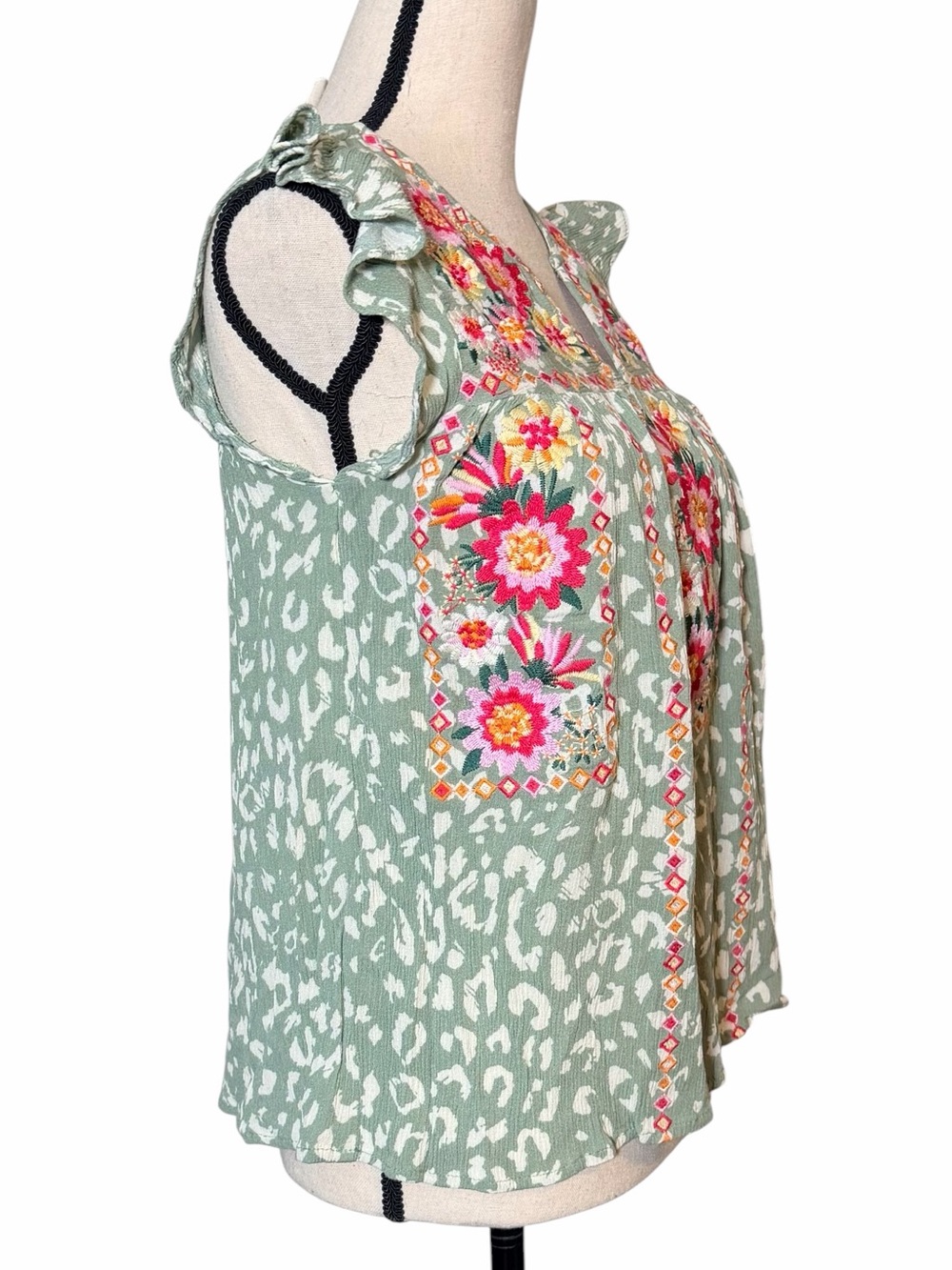 Savanna Jane Boho Embroidered Top Green Leopard Print Flutter Sleeve Size Small - Picture 2 of 12